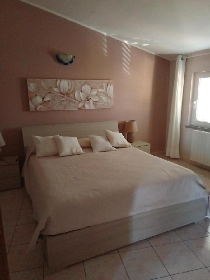 Casa Vacanza Le 2 Isole Suni Bagian luar foto