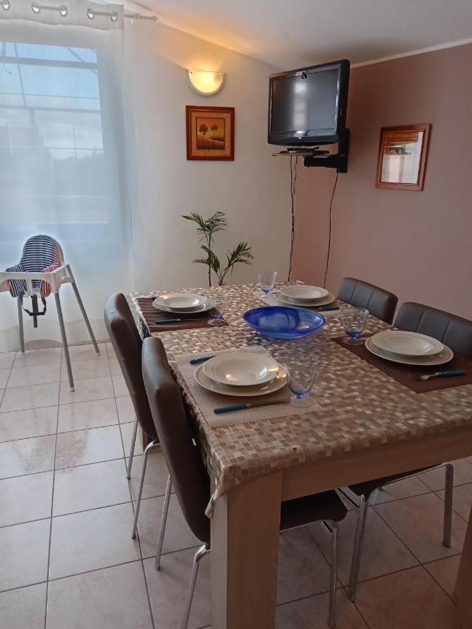 Casa Vacanza Le 2 Isole Suni Bagian luar foto